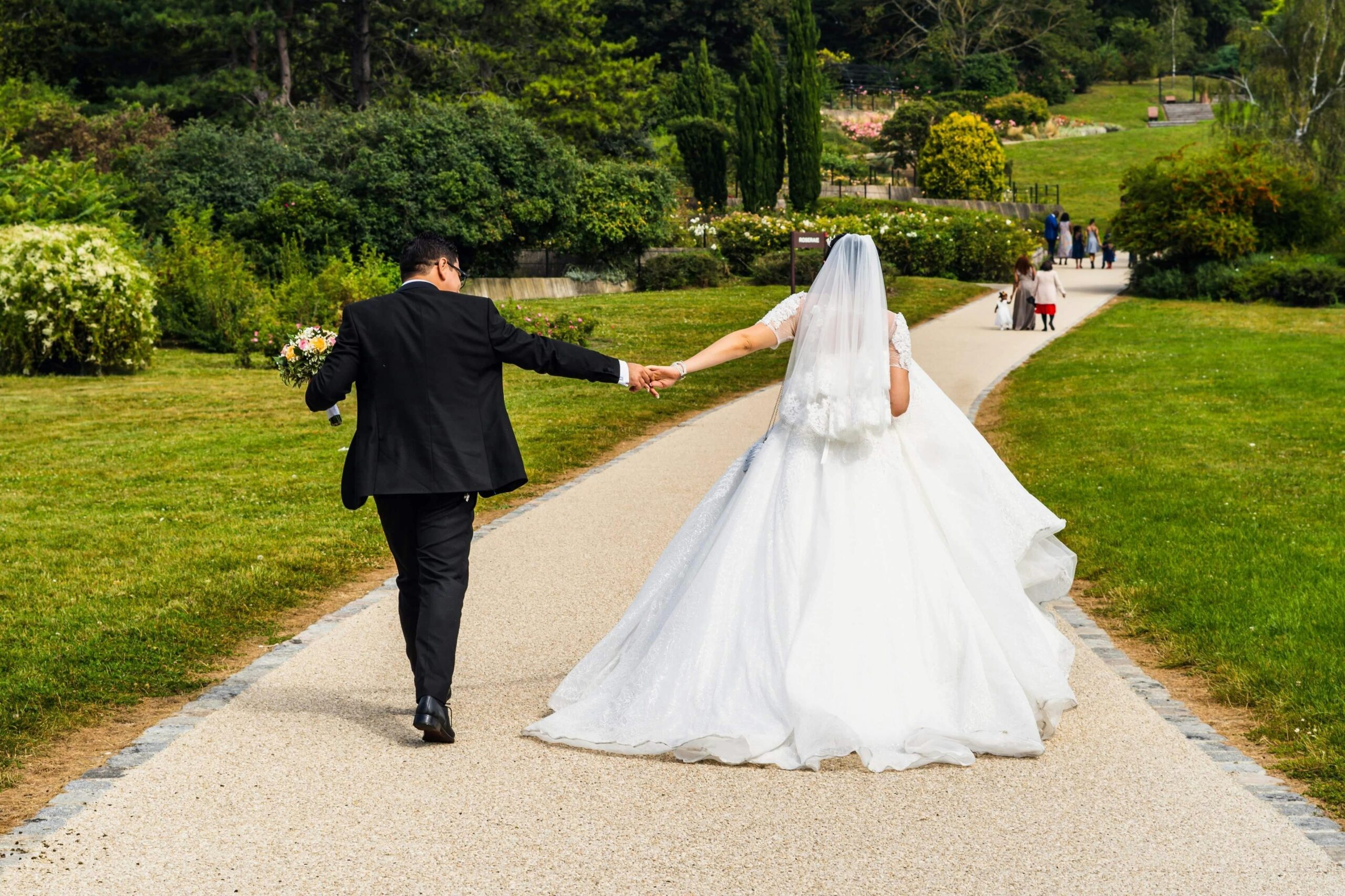 free-photo-of-back-view-of-a-married-couple-walking-in-a-park
